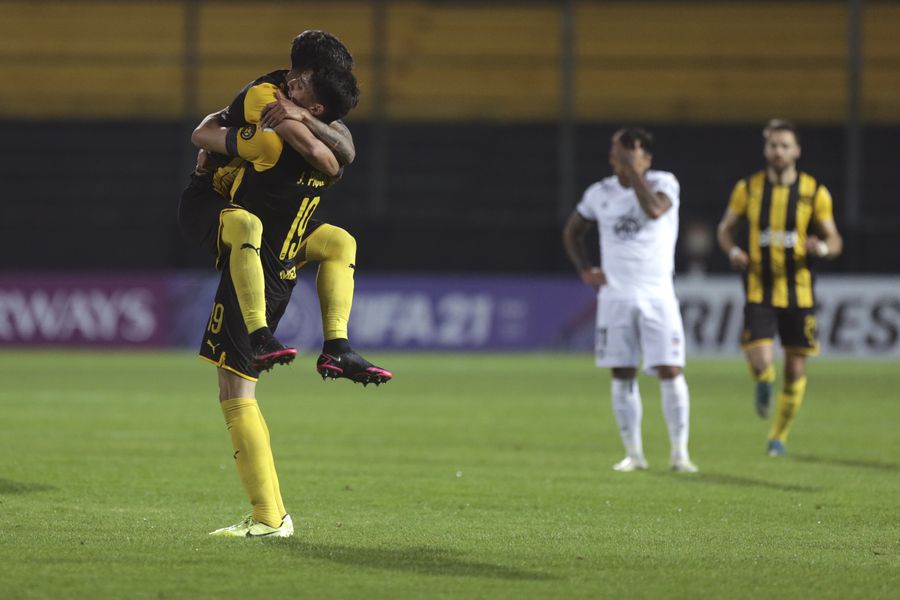 Peñarol 3-0 Colo Colo