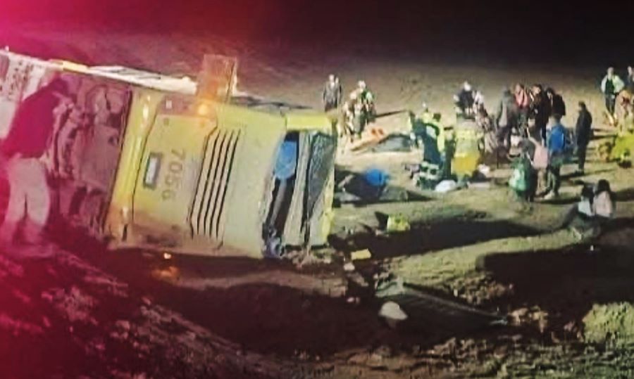 (VIDEO) Volcamiento de un bus deja cuatro muertos en Taltal