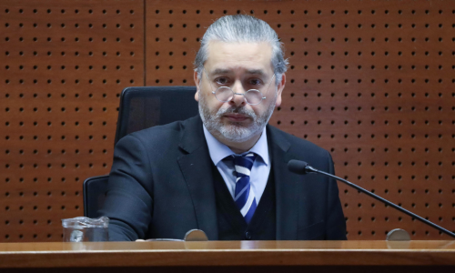 Corte Suprema remueve a tres jueces por viajar con licencia médica